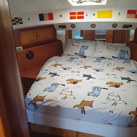 Botel Della Pasqua Dc 13